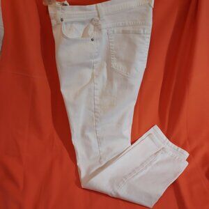 GLORIA VANDERBILT WHITE JEANS